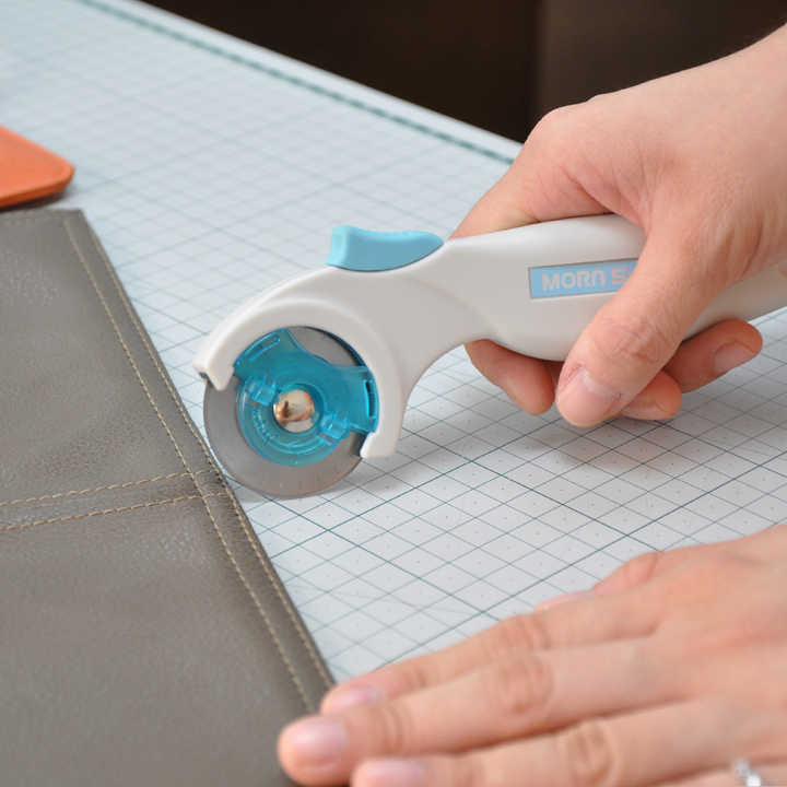 Rotary Cutter: The Ultimate Leather and Fabric Cutting Tool with Circular Blade